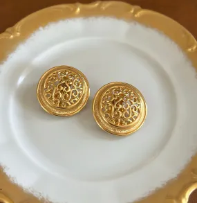 Classic preppy 80s clip on gold metal round earrings.